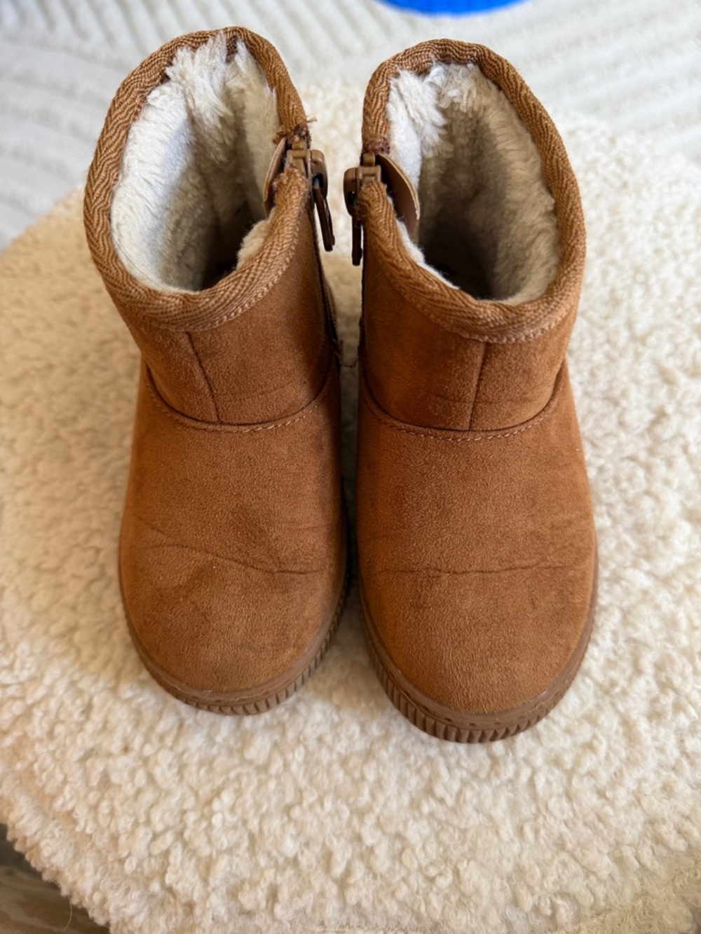 Cat & Jack Sz6c Cozy Boots